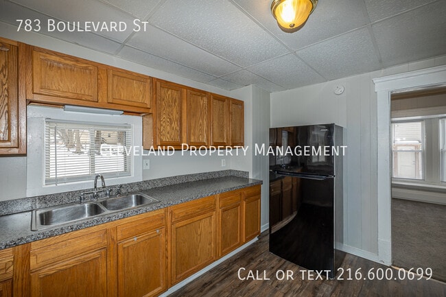 Building Photo - 783 Boulevard St