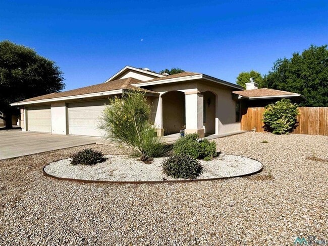 Building Photo - 3206 N Richardson Ave