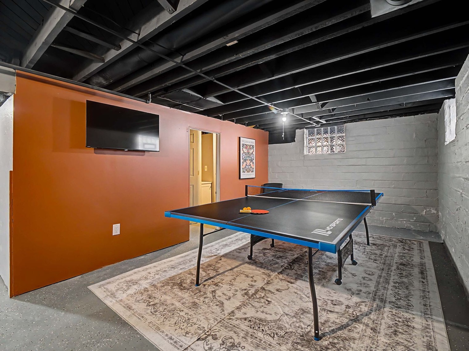 Building Photo - 2010 Chesterland Ave