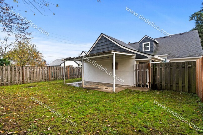 Building Photo - Modern Elegance Meets Campus Convenience: ...