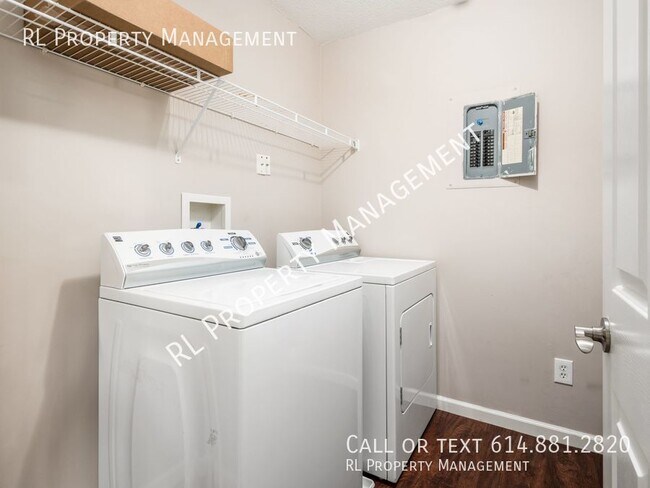 Building Photo - Spacious 3 bedroom 2.5 bathroom condo in W...