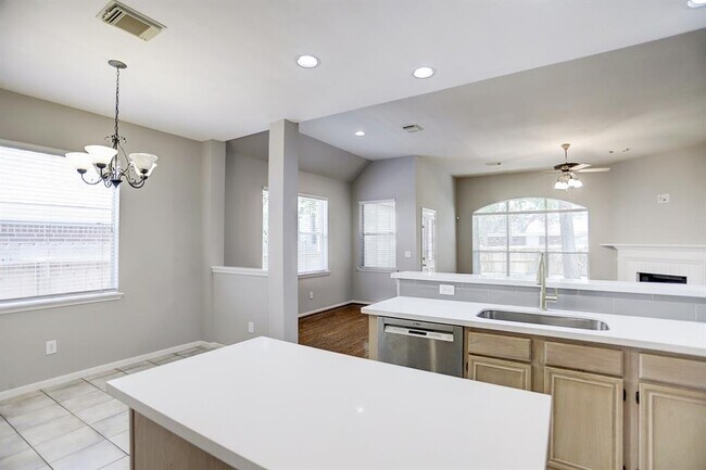 Building Photo - 23 Rosewater Pl