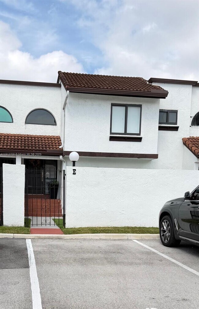 Building Photo - 1271 SW 124th Ct