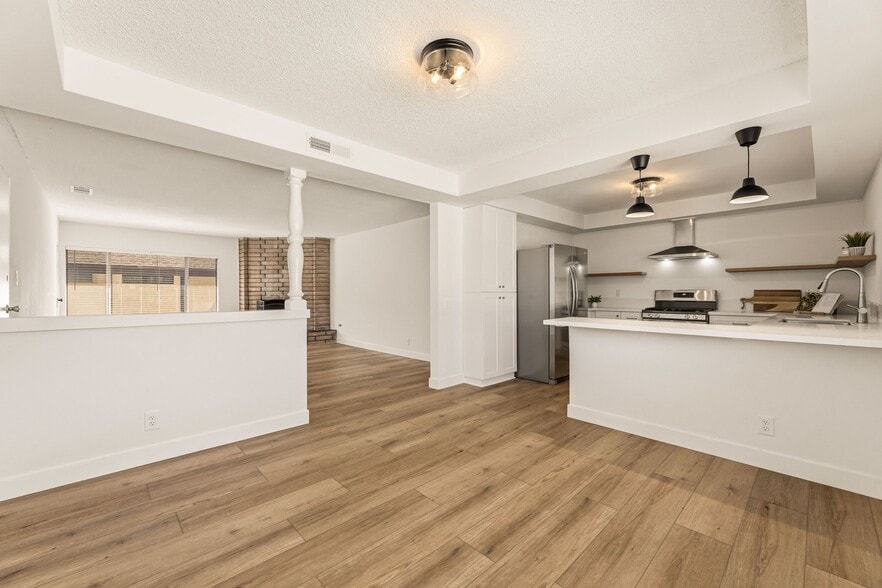 Building Photo - 100 N El Molino St