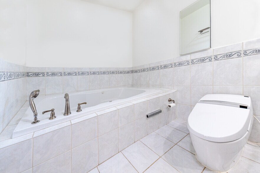 Master Bathroom1 - 1367 Virginia Ave