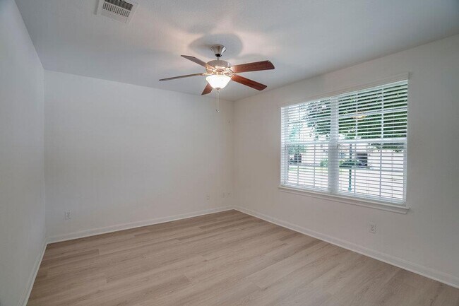 Building Photo - 30126 Bumble Bee Dr