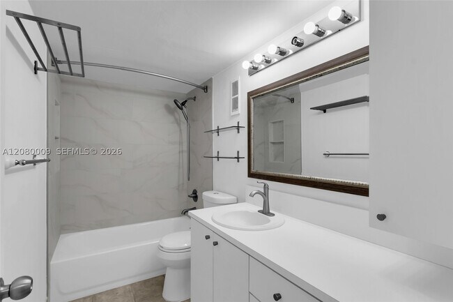 Building Photo - 7100 Fairway Dr