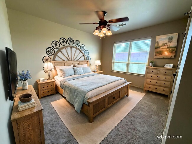 Building Photo - Spacious 4-Bedroom Home on 2 Acres in Bushland South
