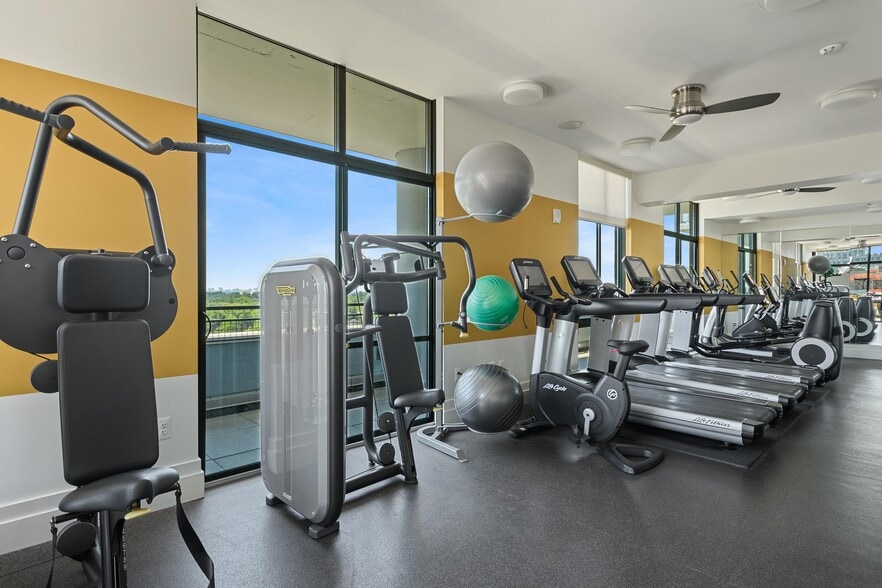 Primary Photo - Ellis Bethesda