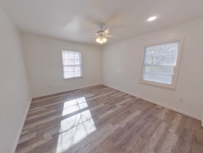 Building Photo - 2109 S Grove St