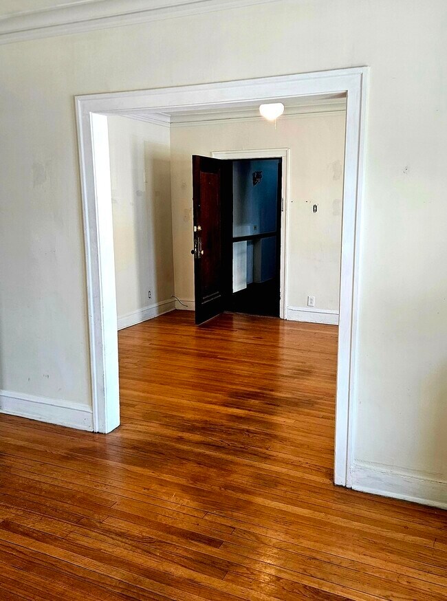 Building Photo - 2454 N Kilpatrick Ave