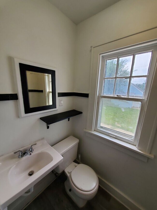 Building Photo - FOR RENT- Large Home with Fenced in Yard n...