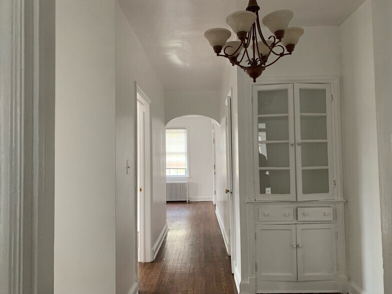 Building Photo - 4034 Calvert St NW
