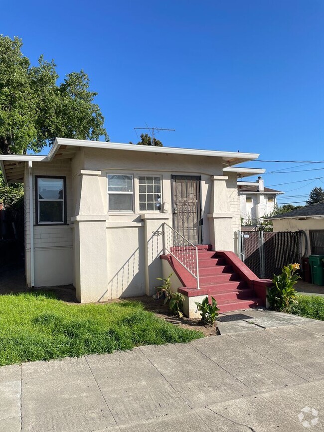 Building Photo - Available Now - 2 Bedroom House