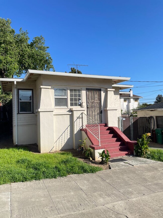 Building Photo - Available Now -  2 Bedroom House