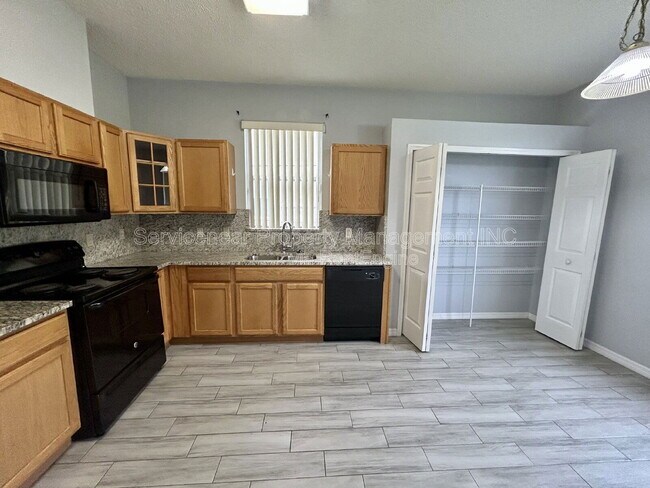 Building Photo - 10303 Beneva Dr