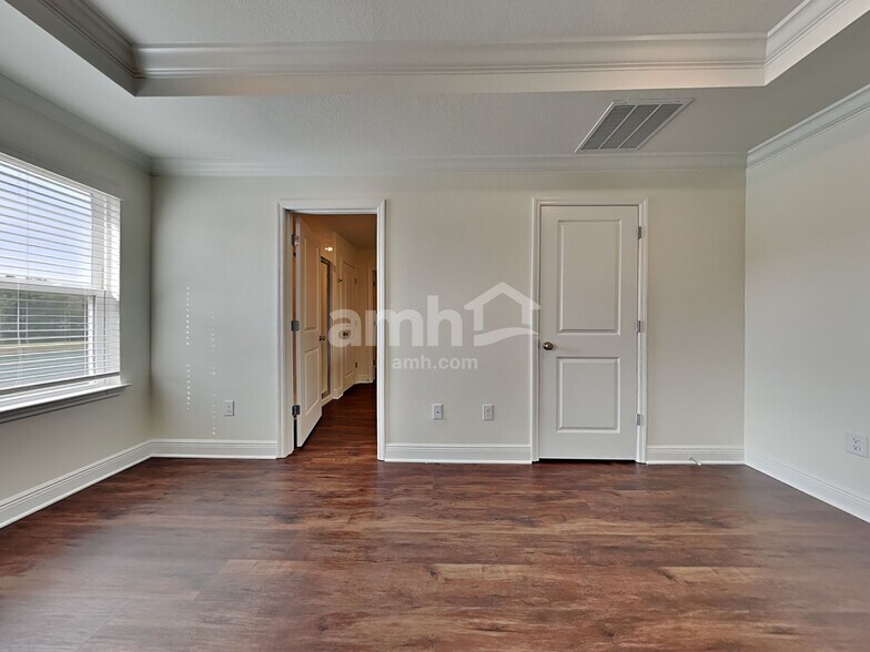 Building Photo - 27422 St Andrews Ave