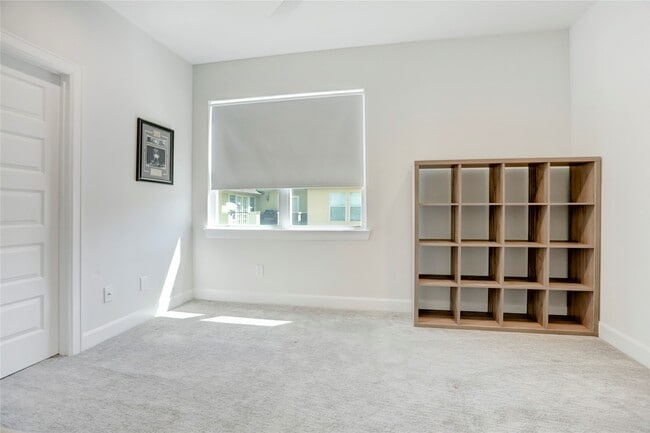 Building Photo - 2781 Clinton Dr