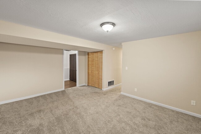 Building Photo - 1875 Shawnee Dr