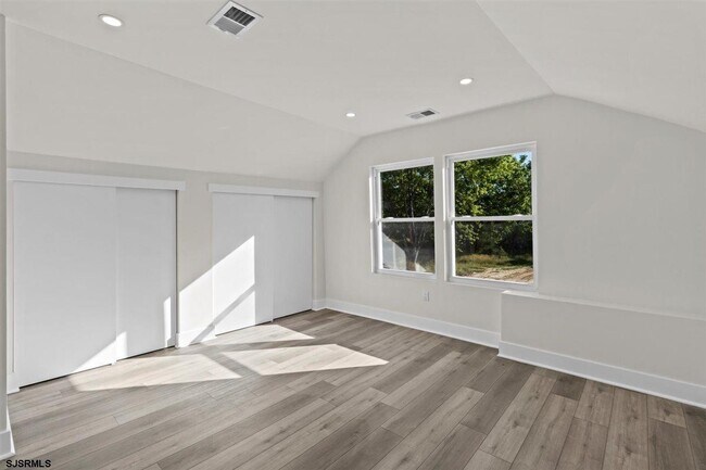 Building Photo - 1301 3rd Ter