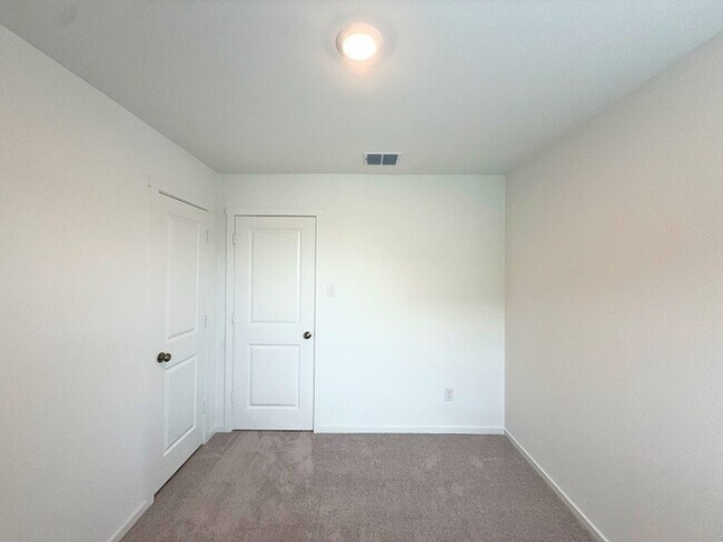 Building Photo - 6220 Sandpiper Ln