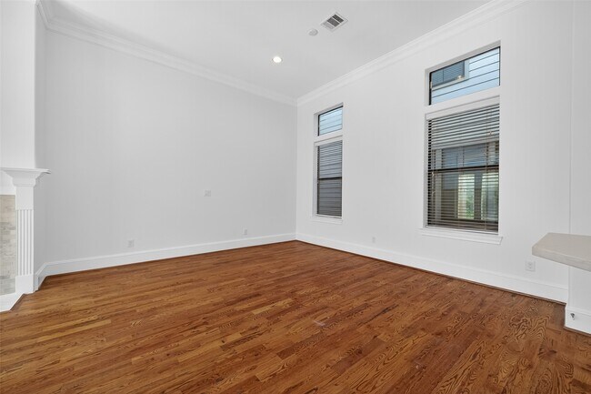 Building Photo - 2506 Maxroy St