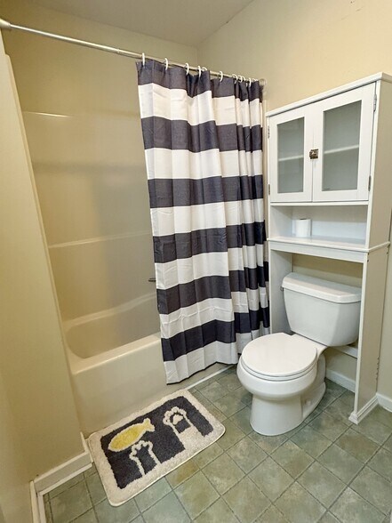 Building Photo - 43 Tamarack Dr