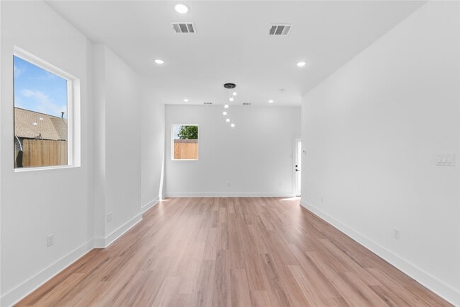 Building Photo - 6186 Eastland St