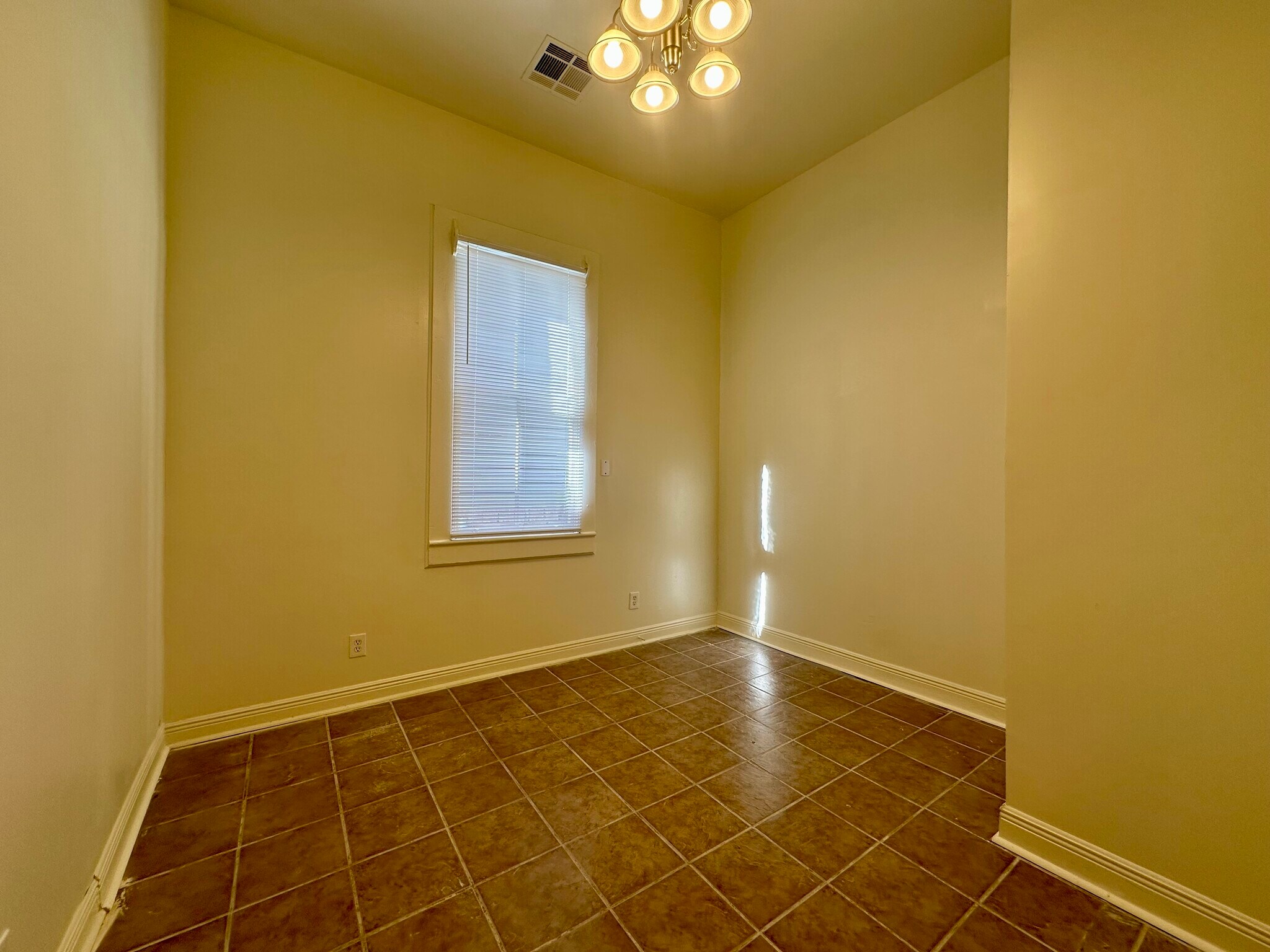 bedroom 2 (no closet) or flex room for office, nursery, gym... - 3817 Cleveland Ave