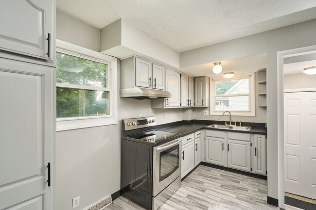Building Photo - Charming 3-Bed Home with New Kitchen, Fresh Finishes & Big Backyard on a Quiet Dead-End Street