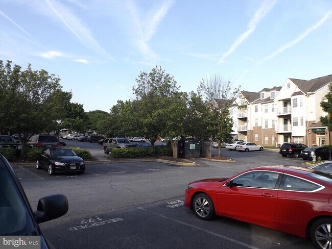 Building Photo - 8911 Town Center Cir