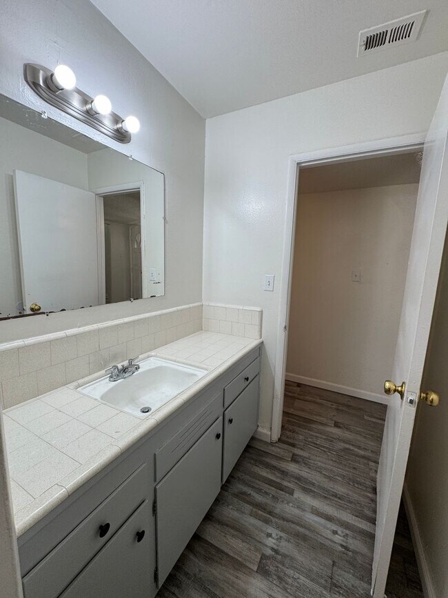 Building Photo - 309 Cordova Ln