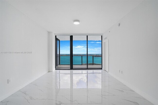 Building Photo - 700 NE 24th St