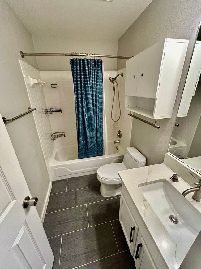 Building Photo - 801 Chiselpoint Cove