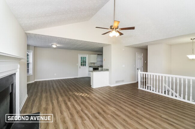 Building Photo - 400 N Hickory Ln