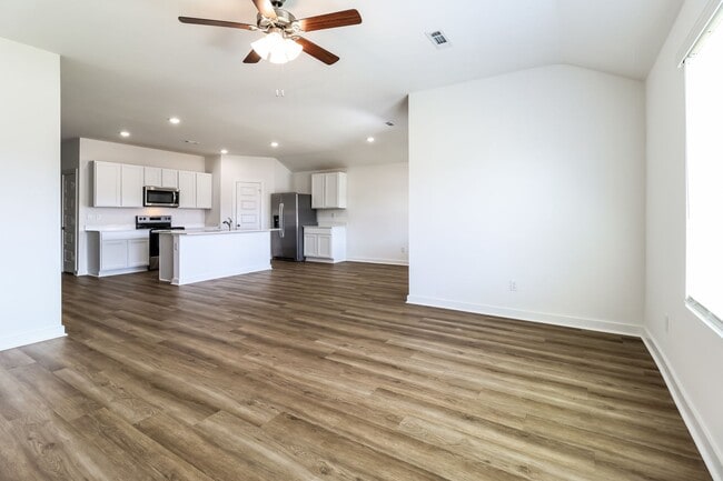 Building Photo - 110 E Fredonia Ct