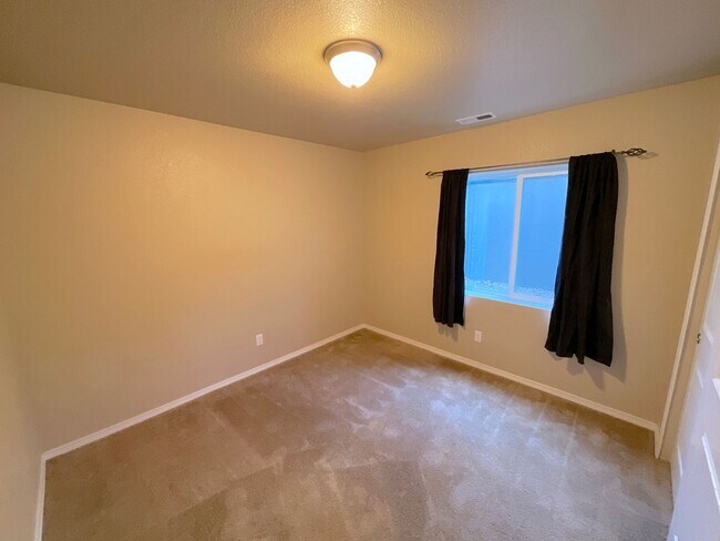 Building Photo - 4 Bedroom Home Available Near Voyager Pkwy...