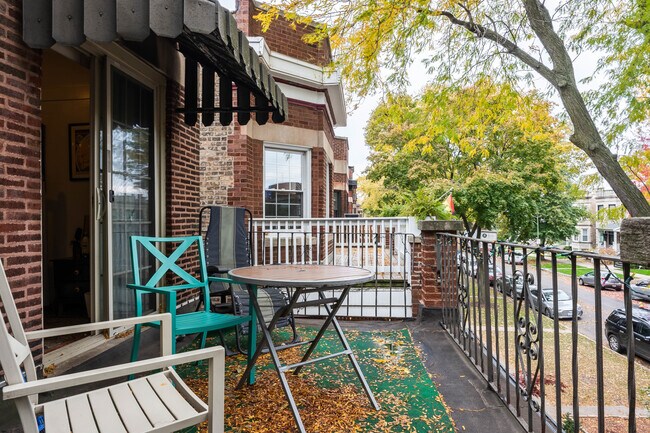 Building Photo - 2227 W Leland Ave