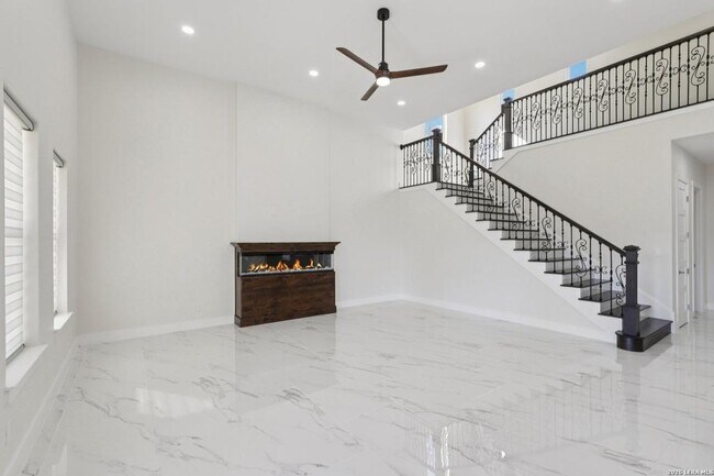 Building Photo - 10014 Ivory Canyon