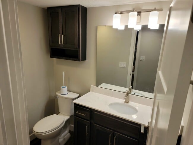 Building Photo - 1105 Fishlock Ave