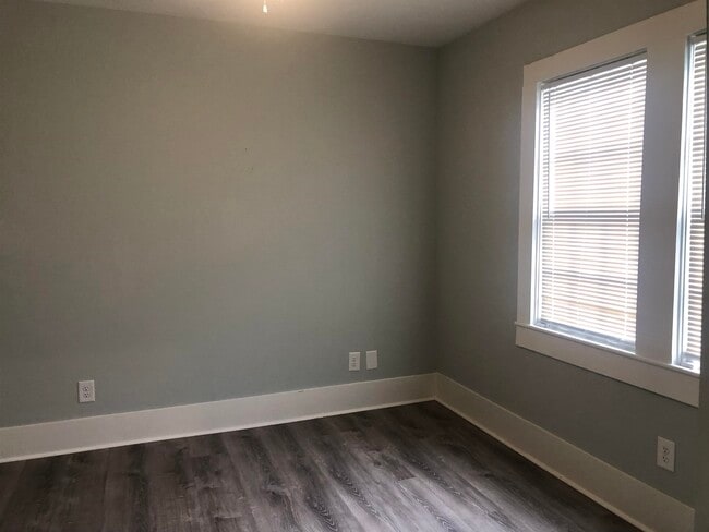 Building Photo - 1021 Duke St