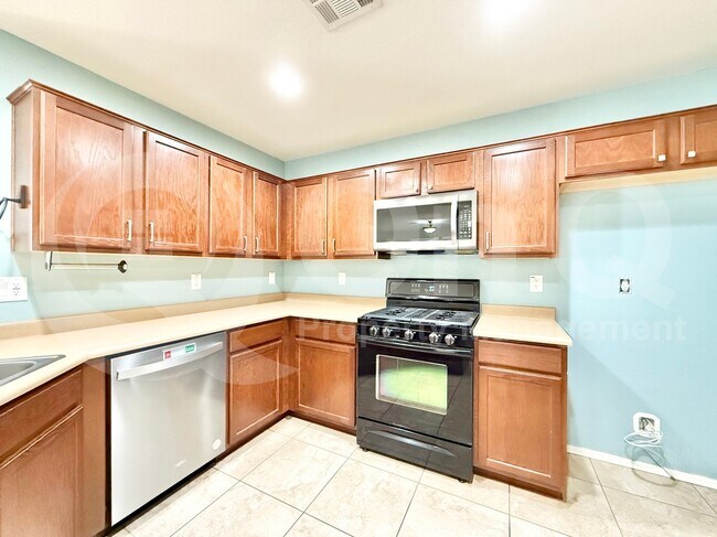 Building Photo - 1032 E Daniella Dr