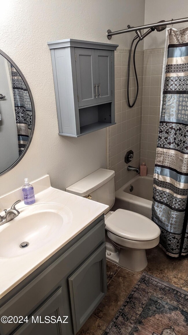 Building Photo - 38135 S Rolling Hills Dr