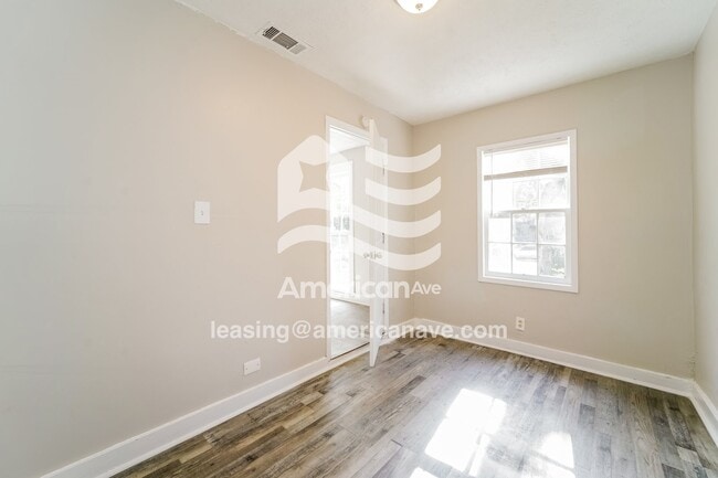 Building Photo - 522 Woodbury Rd