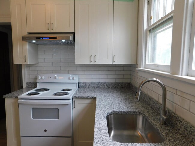 Building Photo - 310 Olive St