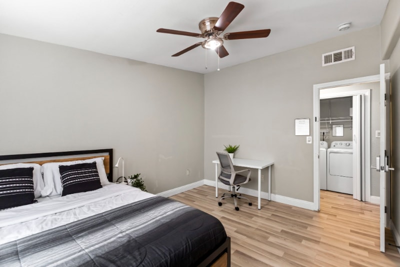 Building Photo - 2417 E Wilson Ave