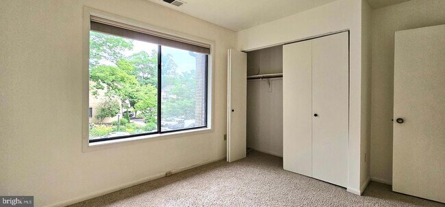 Building Photo - 8729 Sheridan Farms Ct