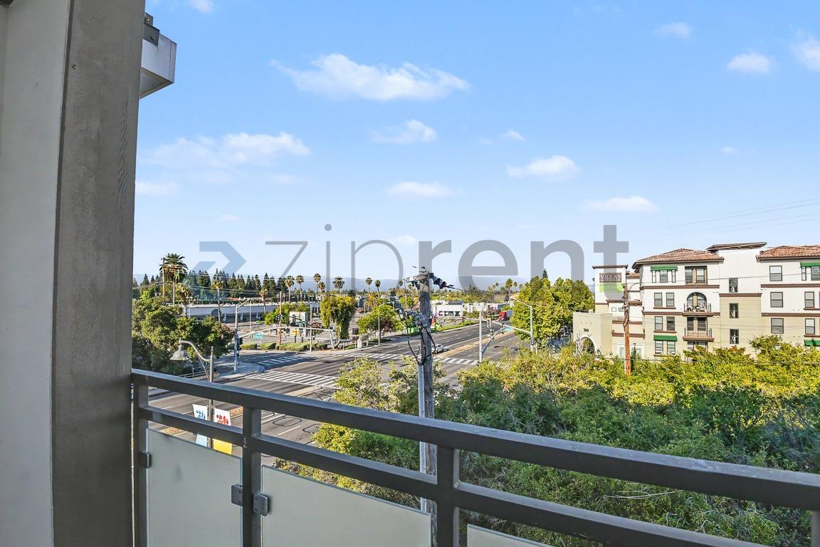 Building Photo - Unit 403
