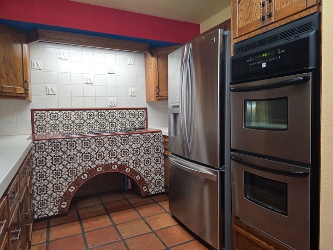 Building Photo - HOUSE - VILLAGE OF OAK CREEK