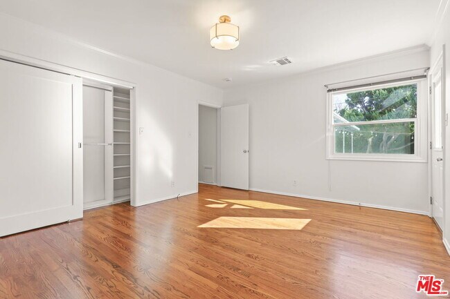 Building Photo - 5733 Radford Ave